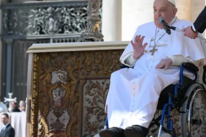 A saudação do Papa Francisco ao término da Missa