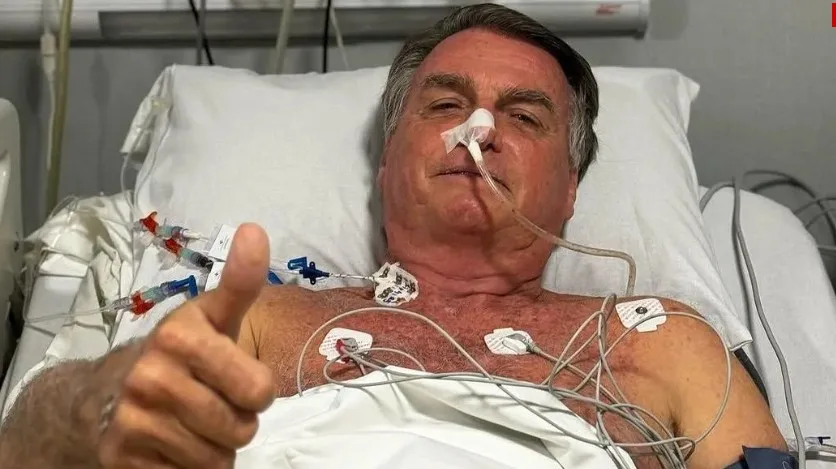 Bolsonaro é internado após dores abdominais e complicações no intestino
